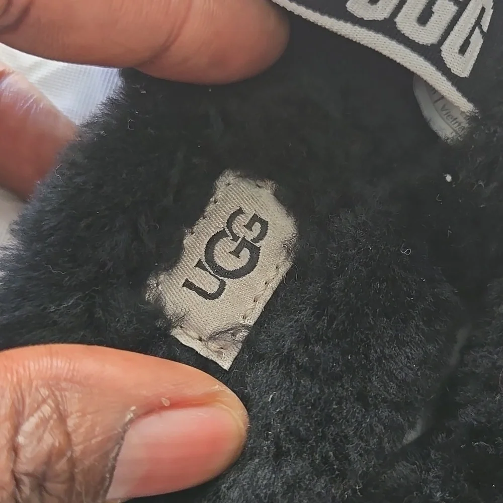 UGG Little Girl Kids Black Fluffy Slippers